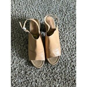 Sophia Milano Tan‎ Sandals size 9